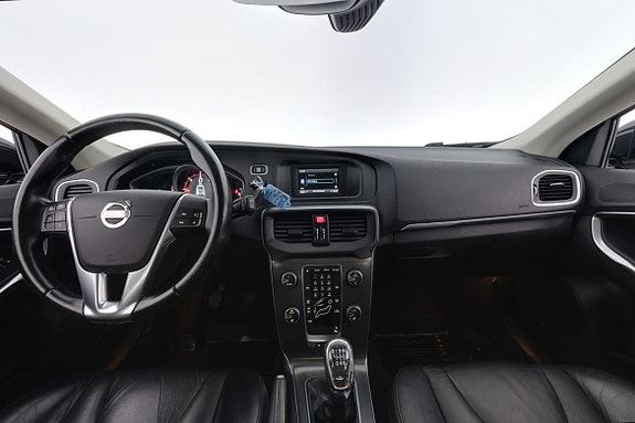 Volvo V40 12 of 24