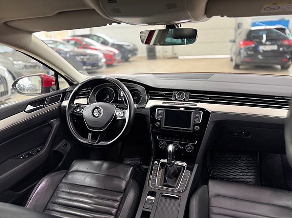 Volkswagen Passat 16 of 26