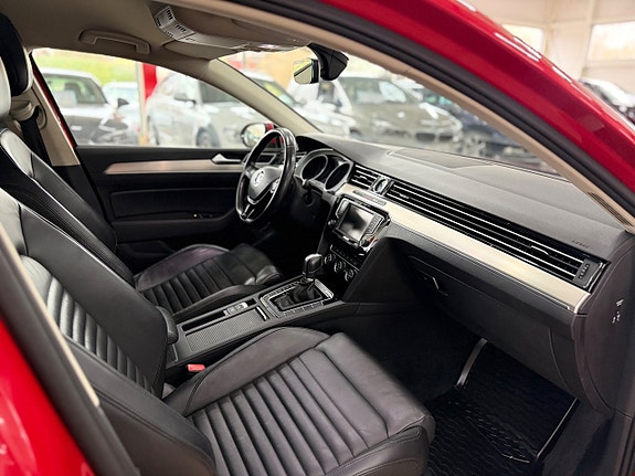Volkswagen Passat 15 of 26