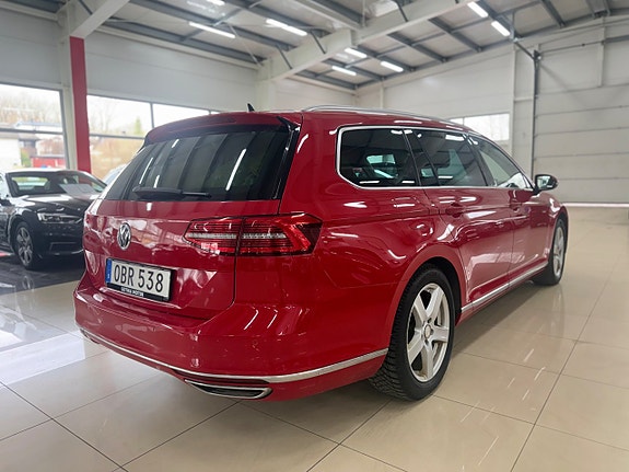 Volkswagen Passat 11 of 26