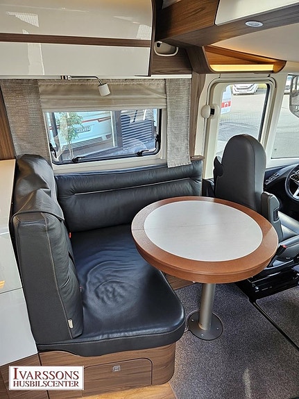 Hymer B 890 ML / Queensbed / Hyd-stödben / Mercedes / Automat / Alde 11 of 27