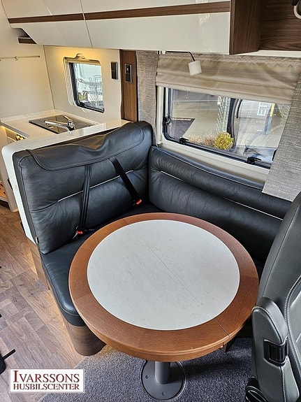 Hymer B 890 ML / Queensbed / Hyd-stödben / Mercedes / Automat / Alde 9 of 27