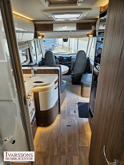 Hymer B 890 ML / Queensbed / Hyd-stödben / Mercedes / Automat / Alde 22 of 27