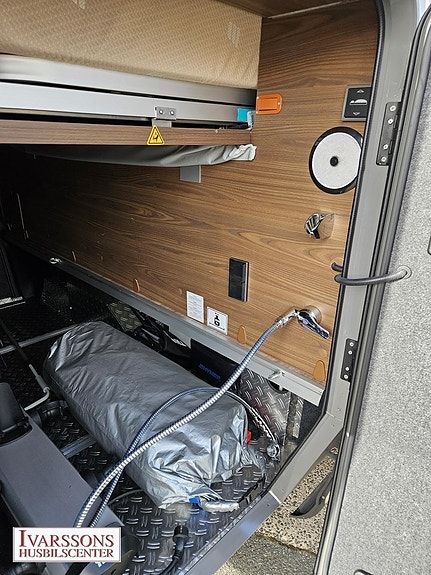 Hymer B 890 ML / Queensbed / Hyd-stödben / Mercedes / Automat / Alde 7 of 27