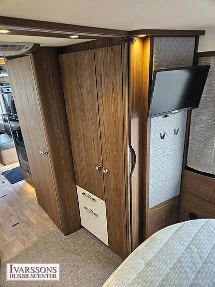Hymer B 890 ML / Queensbed / Hyd-stödben / Mercedes / Automat / Alde 21 of 27