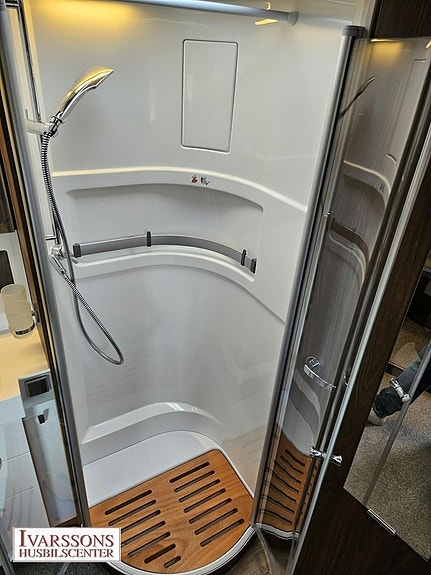 Hymer B 890 ML / Queensbed / Hyd-stödben / Mercedes / Automat / Alde 20 of 27