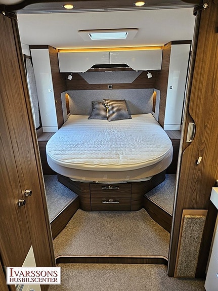 Hymer B 890 ML / Queensbed / Hyd-stödben / Mercedes / Automat / Alde 15 of 27