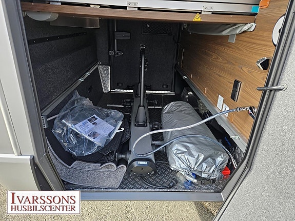 Hymer B 890 ML / Queensbed / Hyd-stödben / Mercedes / Automat / Alde 6 of 27