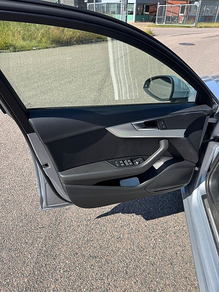 Audi A4 9 of 19