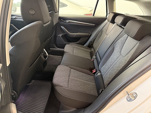 Skoda Octavia 6 of 17