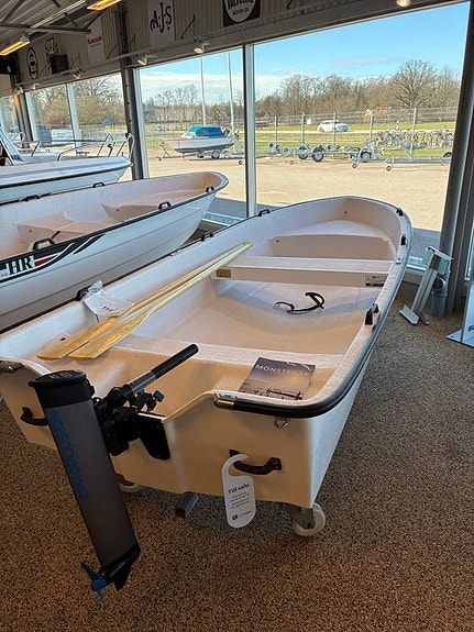 HR 392 STD inkl 8 fot åror *utan motor*