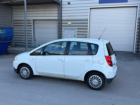 Mitsubishi Colt 4 of 5