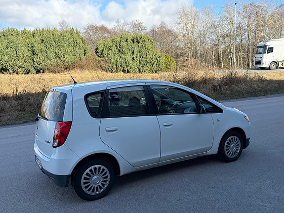 Mitsubishi Colt 2 of 5