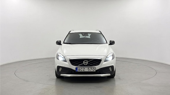 Volvo V40 Cross Country 3 of 5
