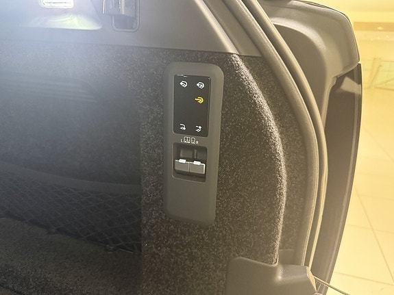 Land Rover Range Rover 30 of 30
