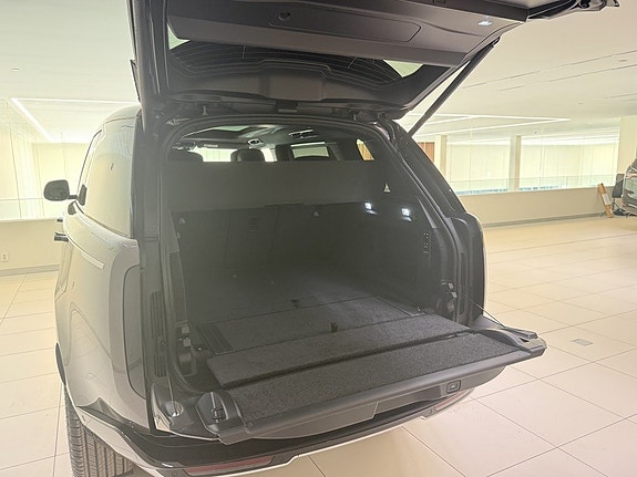 Land Rover Range Rover 27 of 30