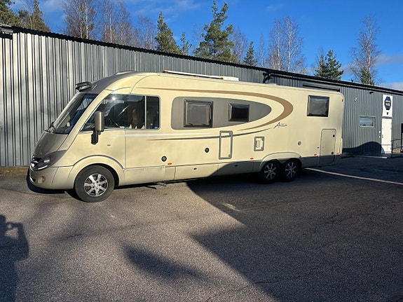 Bürstner Aviano I 875 Hyd-stödben / Långbädd / Automat / Dragkrok / AC