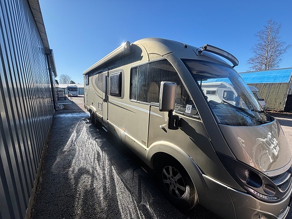 Bürstner Aviano I 875 Hyd-stödben / Långbädd / Automat / Dragkrok / AC 3 of 22