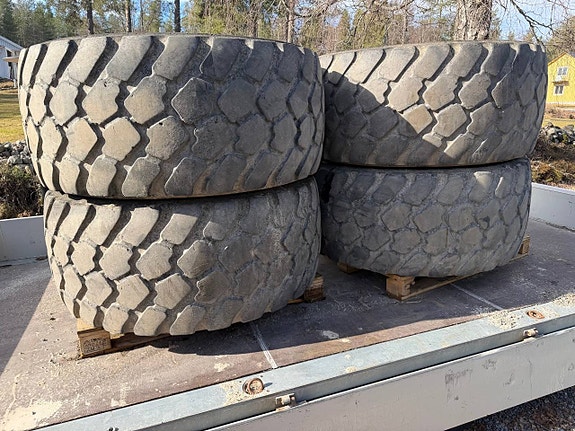 Däck till Volvo L60H,10 bults, bra skick, 600/65 R25