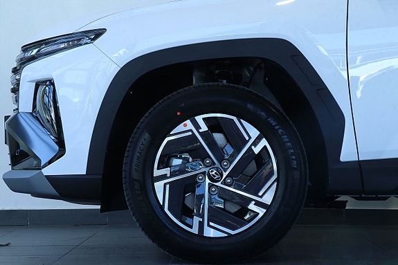Hyundai Tucson 2 of 17