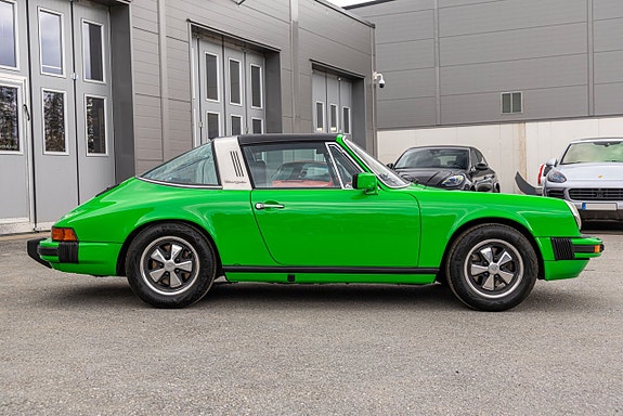 Porsche 911 Targa 2 of 5