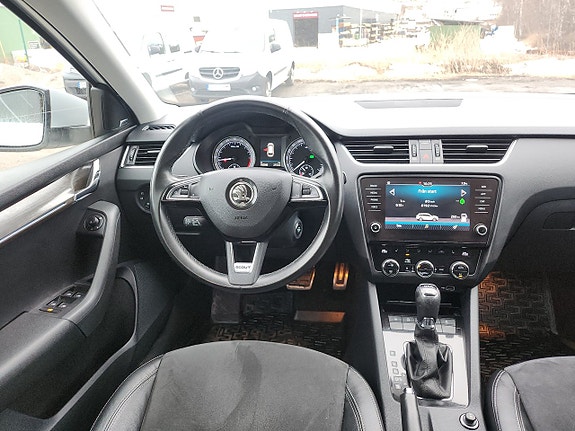 Skoda Octavia Scout 4 of 5