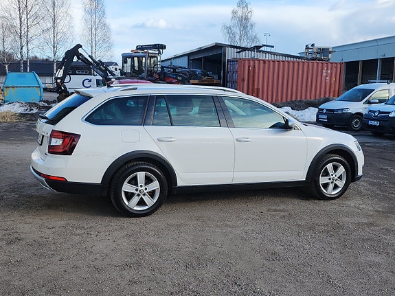 Skoda Octavia Scout 11 of 12
