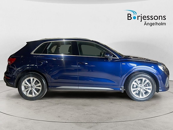 Audi Q3 2 of 5