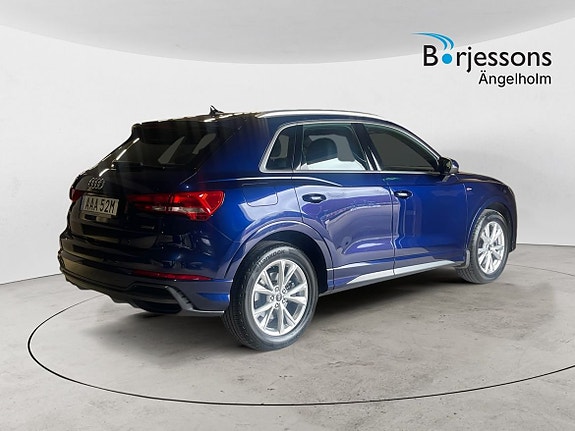 Audi Q3 3 of 5