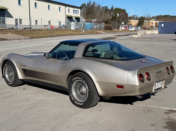 Chevrolet Corvette 7 of 18