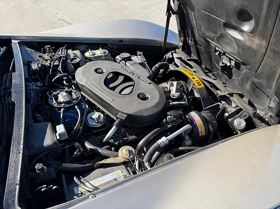 Chevrolet Corvette 16 of 18