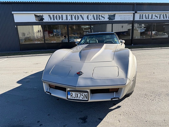 Chevrolet Corvette 2 of 18