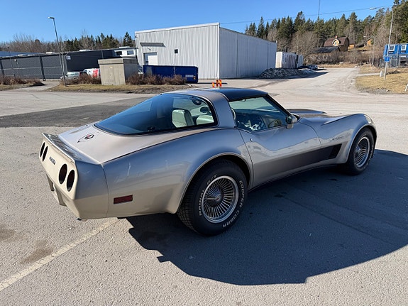Chevrolet Corvette 5 of 18