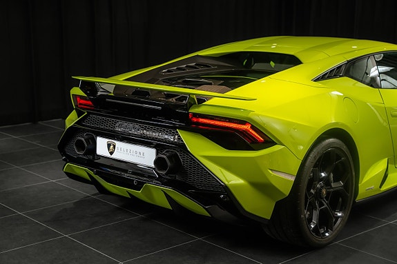 Lamborghini Huracan 7 of 17