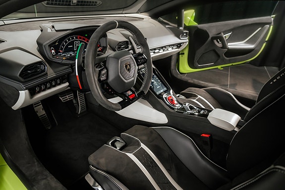 Lamborghini Huracan 9 of 17