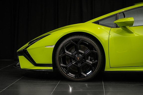 Lamborghini Huracan 6 of 17