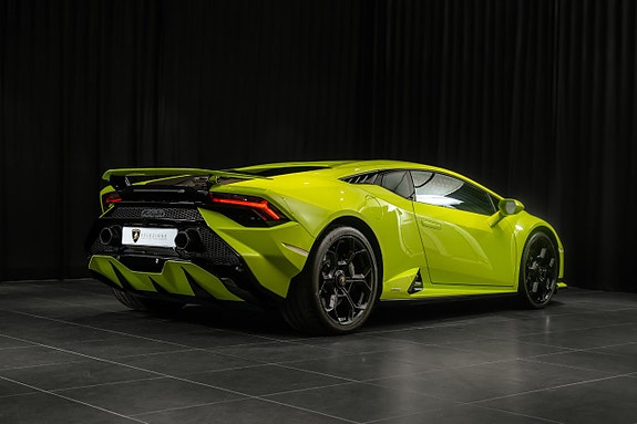Lamborghini Huracan 3 of 5