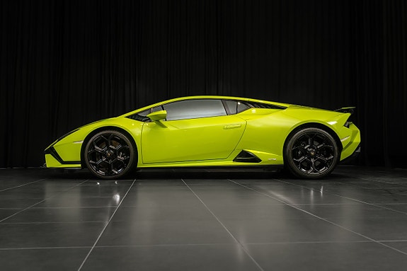 Lamborghini Huracan 2 of 5