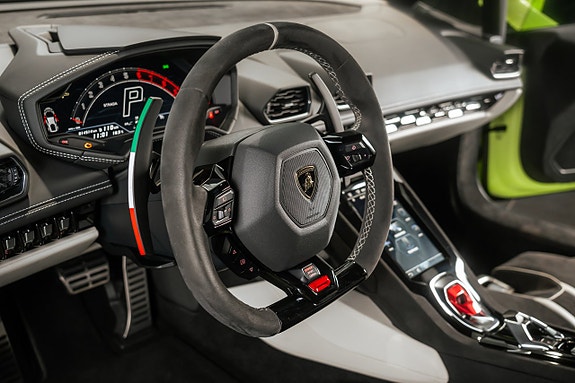 Lamborghini Huracan 12 of 17