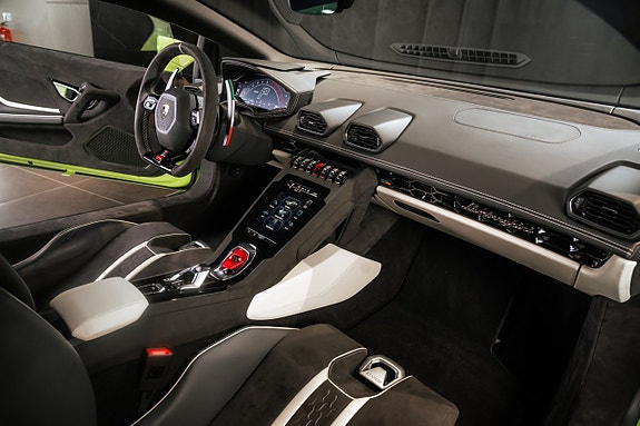 Lamborghini Huracan 10 of 17