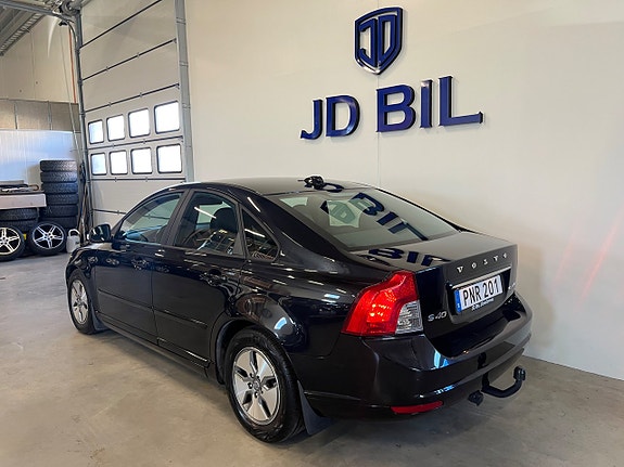 Volvo S40 3 of 5