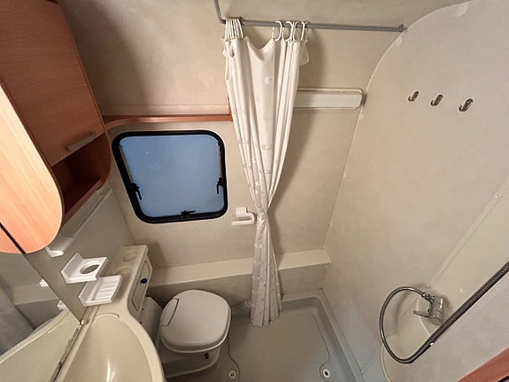 Adria ALTEA 542 DT BARNKAMMARVAGN 3 VÅNINGSSÄNGAR 9 of 14