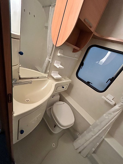 Adria ALTEA 542 DT BARNKAMMARVAGN 3 VÅNINGSSÄNGAR 8 of 14