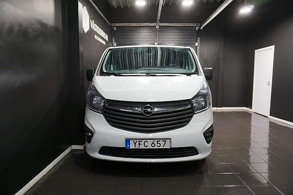 Opel Vivaro 2 of 5