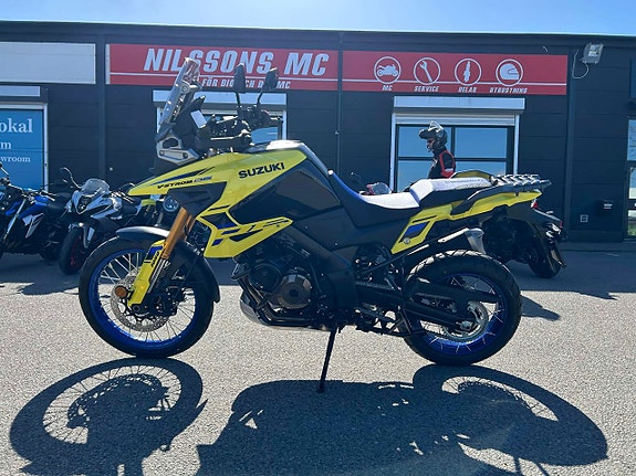 Suzuki V-Strom 1050DE 2 of 5
