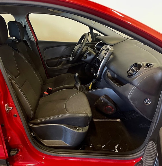 Renault Clio 9 of 14