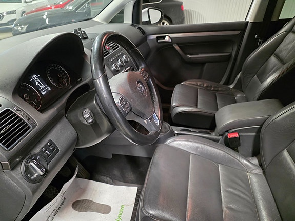 Volkswagen Touran Cross 6 of 10