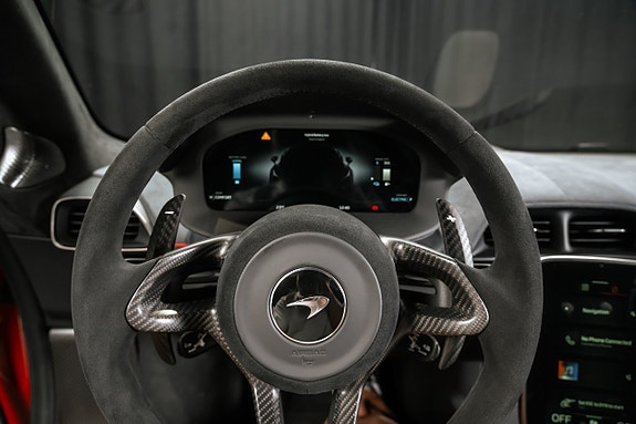 McLaren Artura 12 of 16
