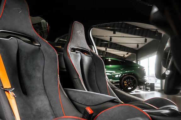 McLaren Artura 9 of 16