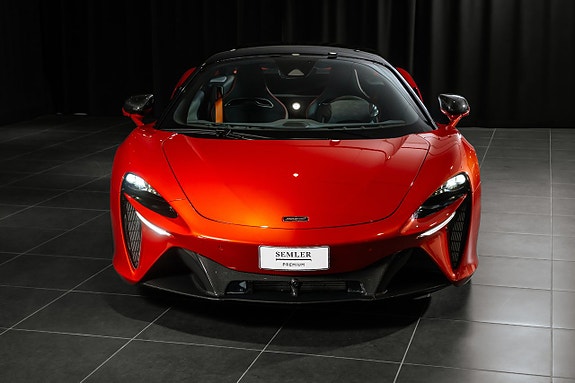 McLaren Artura 3 of 5